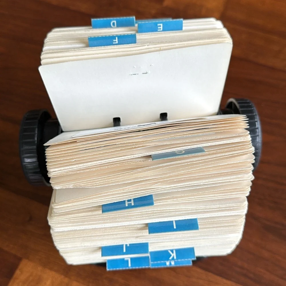 RARE VINTAGE ROLODEX ROTARY CARD HOLDER BLACK FRAME W CARDS - READ DESCRIPTION